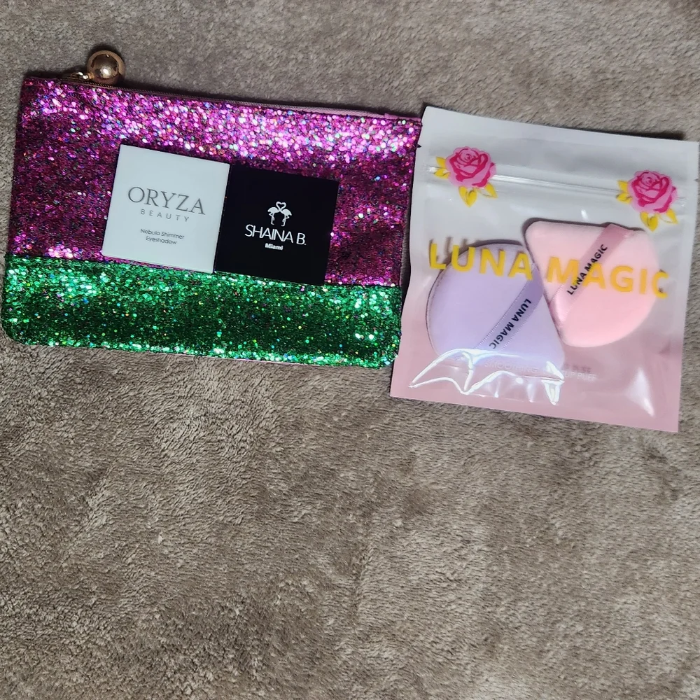 Ipsy Bag and eyeshadow bundle with Luna Magic makeup puff